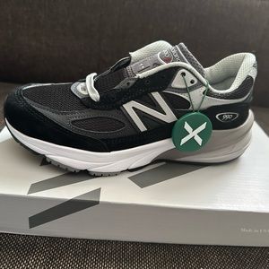New Balance 990v6